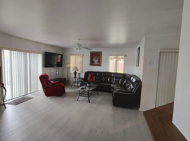 Building Photo - 616 White Water Dr