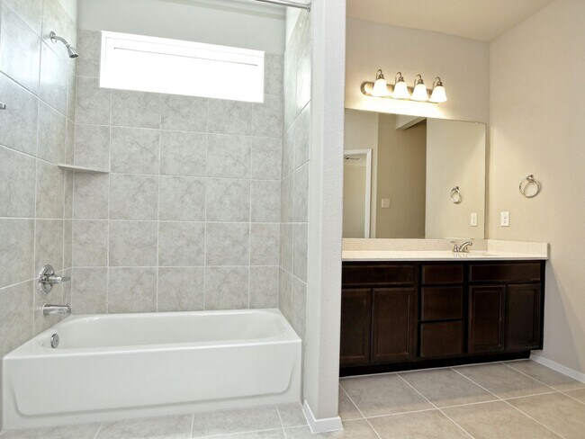 Building Photo - 5 BR + Office /2.5 BA - 2637 SF - Cloverleaf in SOUTH AUSTIN!