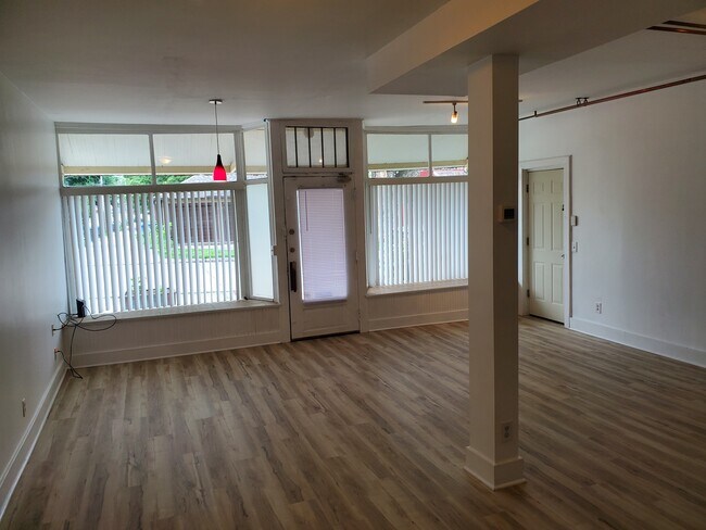 Building Photo - 1211 23rd Ave NE