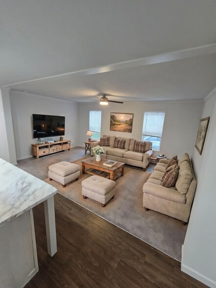 Building Photo - 55 Hickory Ln