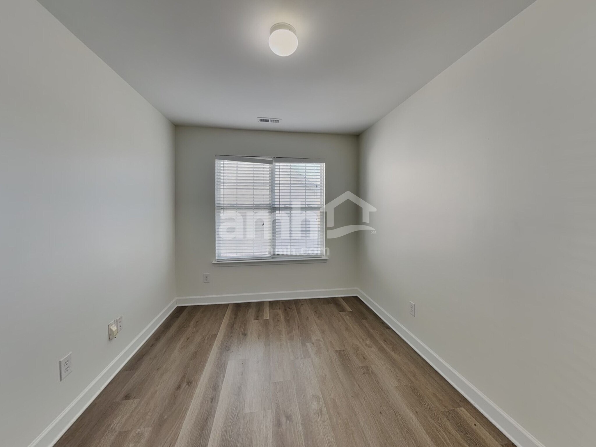 Building Photo - 982 Ramsgate Dr SW