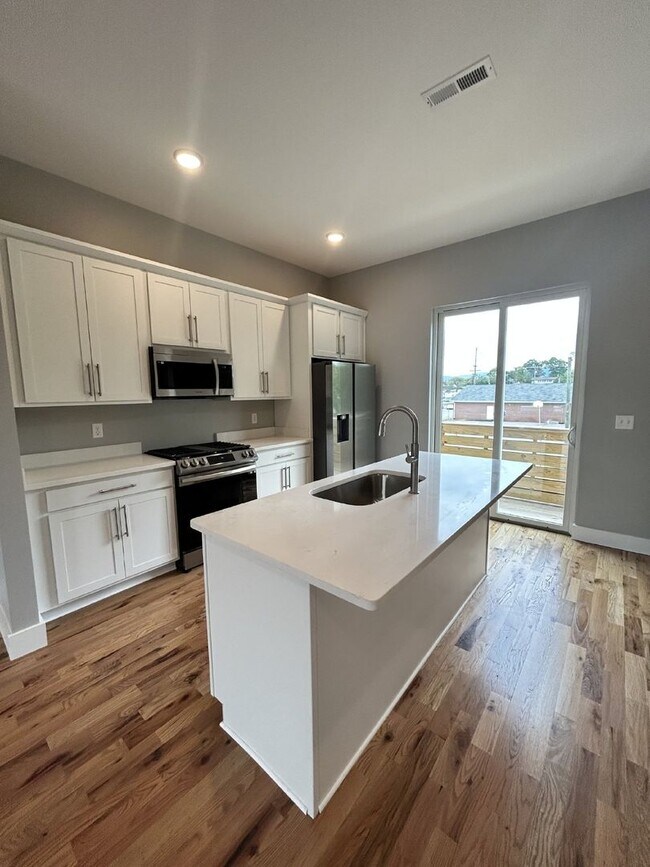 Building Photo - *MOVE IN SPECIAL 1/2 security deposit and waiving $175 Admin Fee!* New Build 3 Beds | 3.5 Baths |...