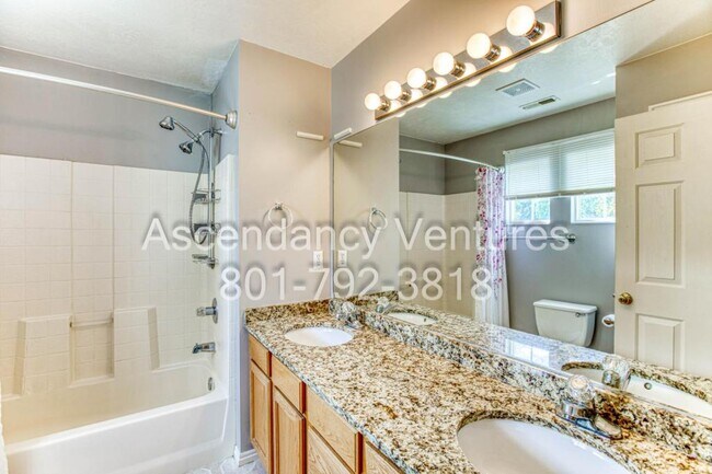 Building Photo - 1483 N Clemente Wy
