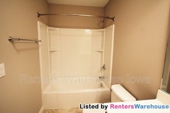 Building Photo - 9155 Coneflower Dr