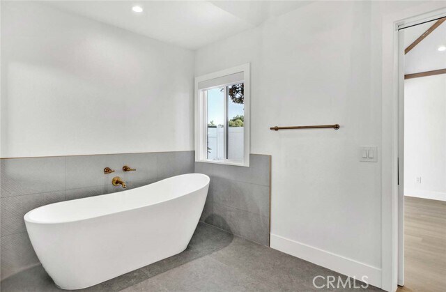 Building Photo - 804 Gardenia Way