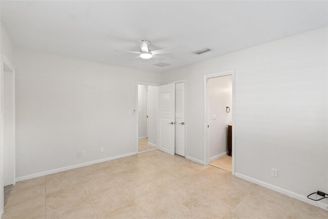 Building Photo - 2616 Middle River Dr