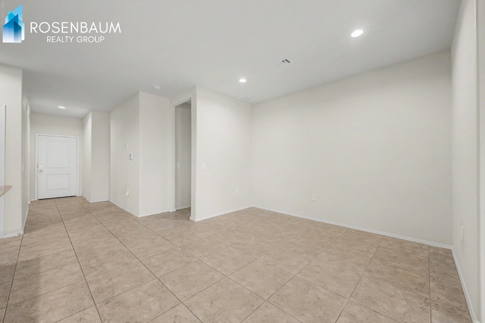 Building Photo - 2431 S 46th St