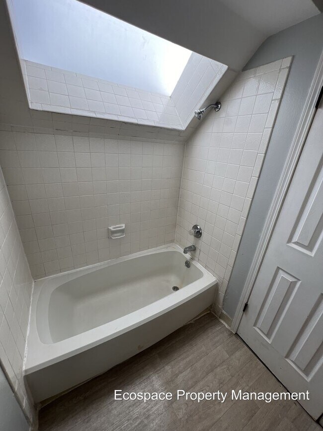 Building Photo - 1 bedroom Condo in Windcreek Available NOW