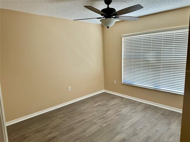 Building Photo - 536 Lakeview Dr