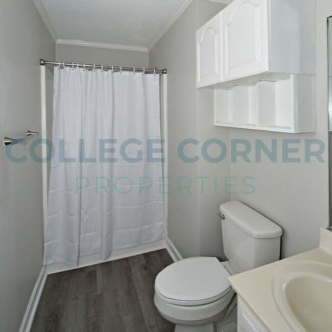 Building Photo - 1400 Brookwood Dr