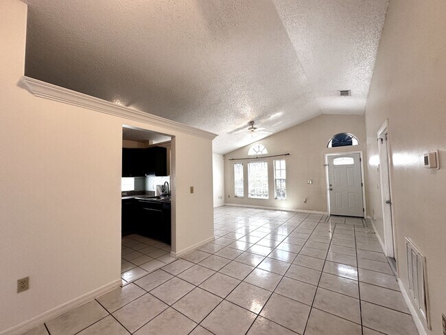 Building Photo - 9606 Chandon Dr