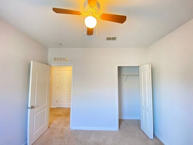 Building Photo - 6558 S Goldenrod Rd