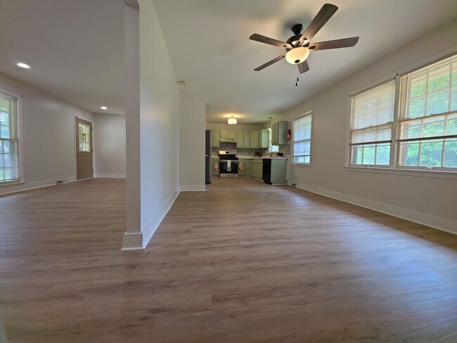 Building Photo - 2613 Skyline Dr NW