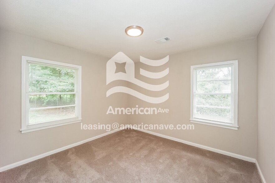 Building Photo - 4016 Singer Dr