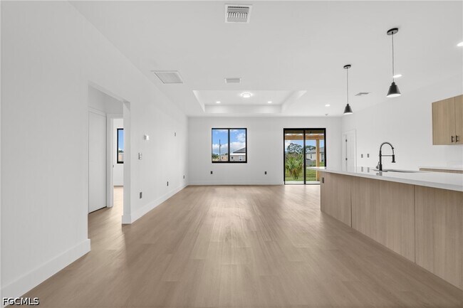Building Photo - 8033 Oakleaf Cir