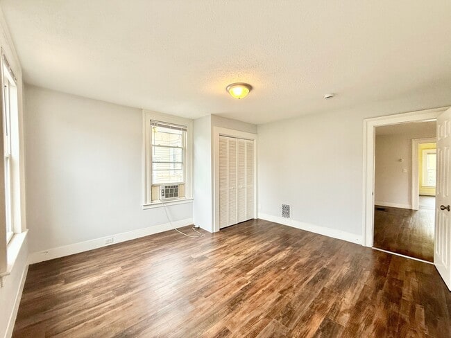 Building Photo - 52 Beers St