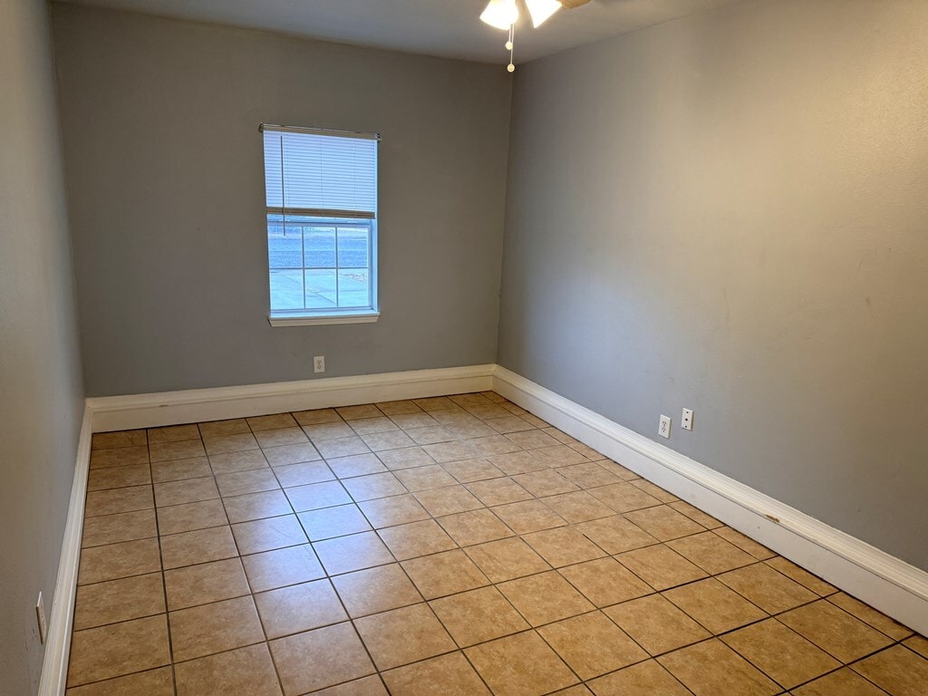 Building Photo - 2 Star Cir