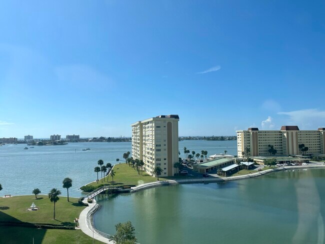 Building Photo - 4775 Cove Cir