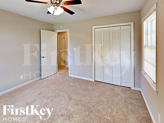 Building Photo - 2672 Lilac Dr