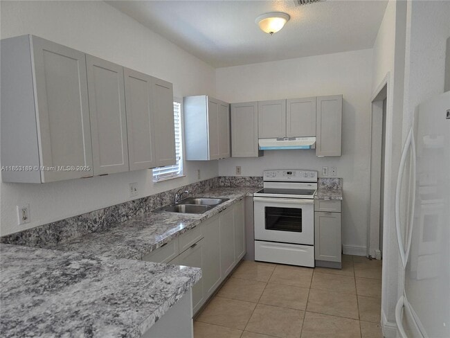 Building Photo - 1331 NW 9th Ct
