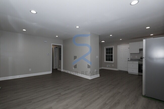 Building Photo - 157 Polar Rock Dr SW