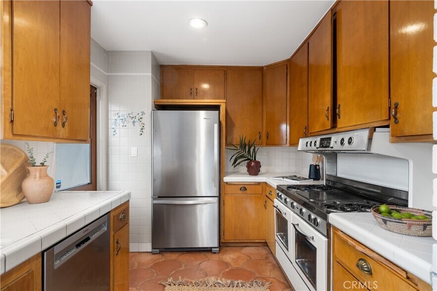 Building Photo - 740 Figueroa Dr