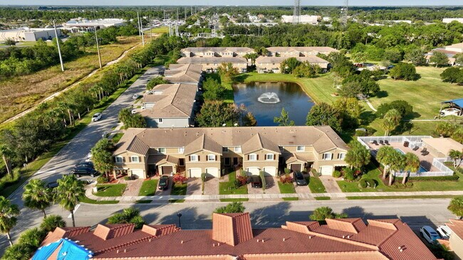 Building Photo - 2245 Portsmouth Ln