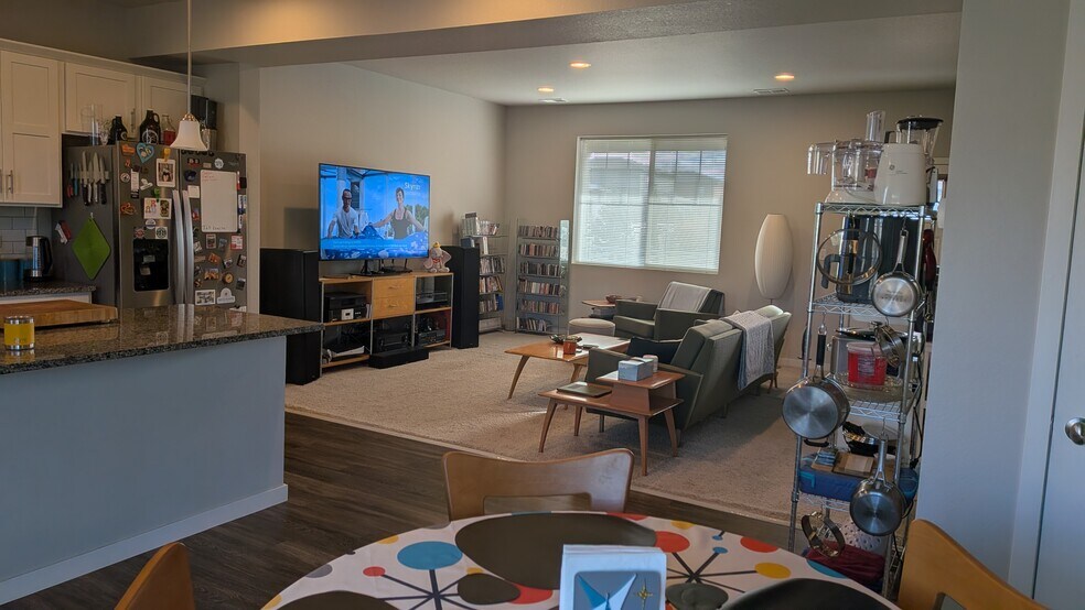 Building Photo - 433 Stout St