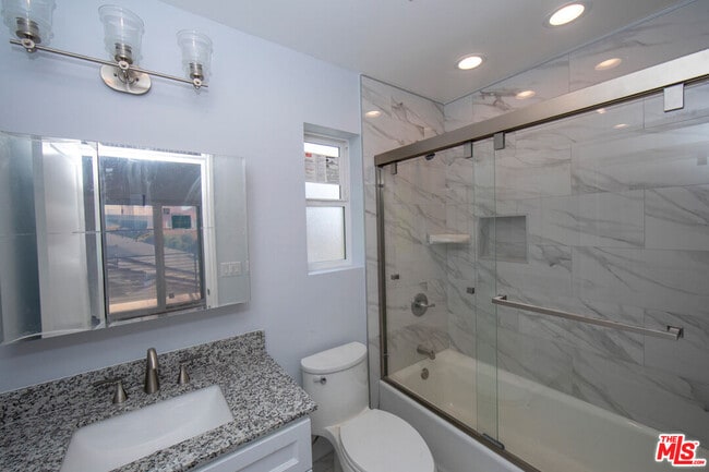 Building Photo - 2210 S Harcourt Ave