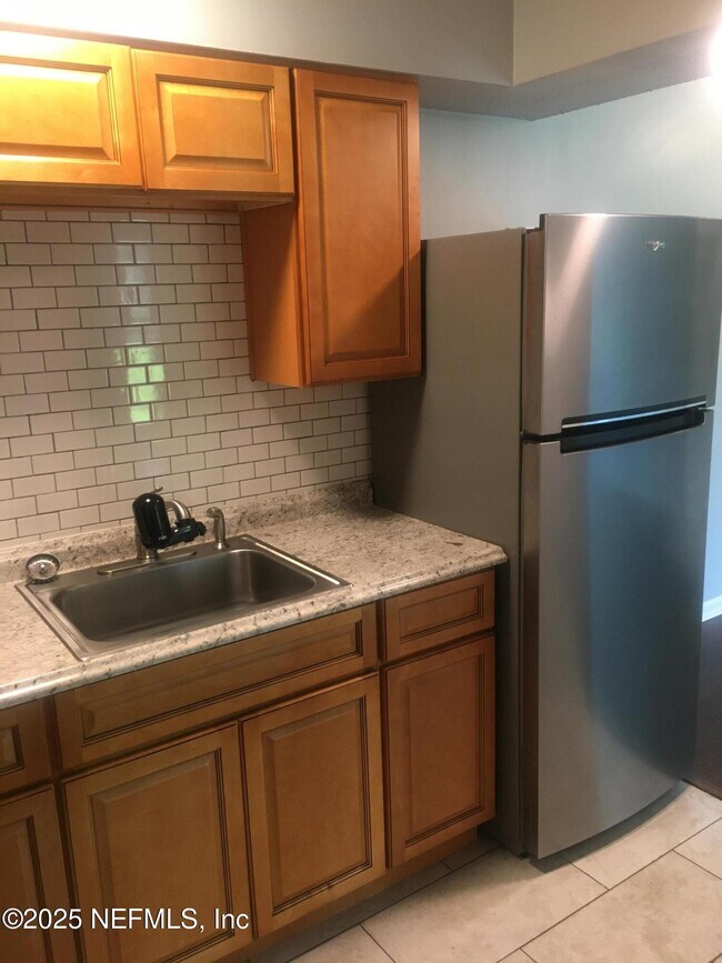 Building Photo - 3307 Mayflower St