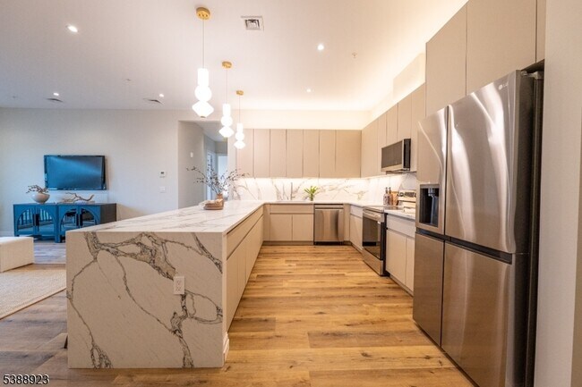 Primary Photo - 1722 Springfield Ave