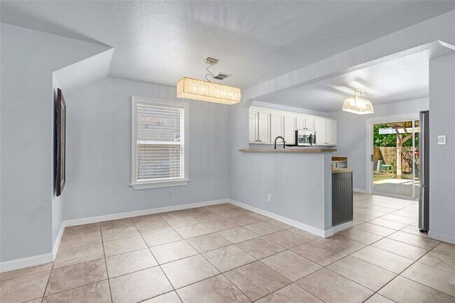 Building Photo - 7831 Saddle Run