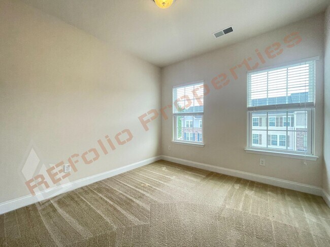 Building Photo - Beautiful 3 Story 3 Bedroom Townhouse with Huge 1st Floor Flex Space with Access to Patio + 2 Car...