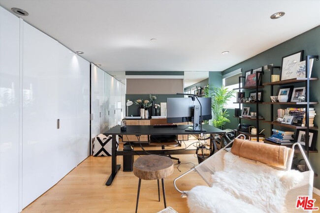 Building Photo - 720 Brooks Ave