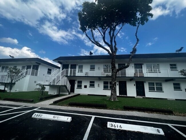 Interior Photo - Maki Garden Apartments