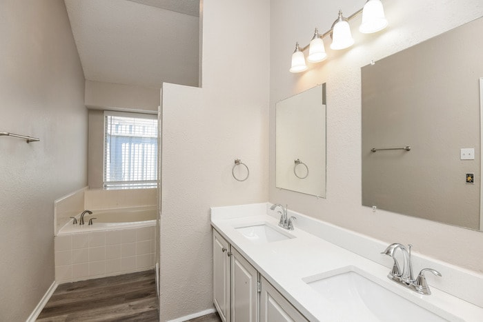 Building Photo - 5000 Highbank Dr