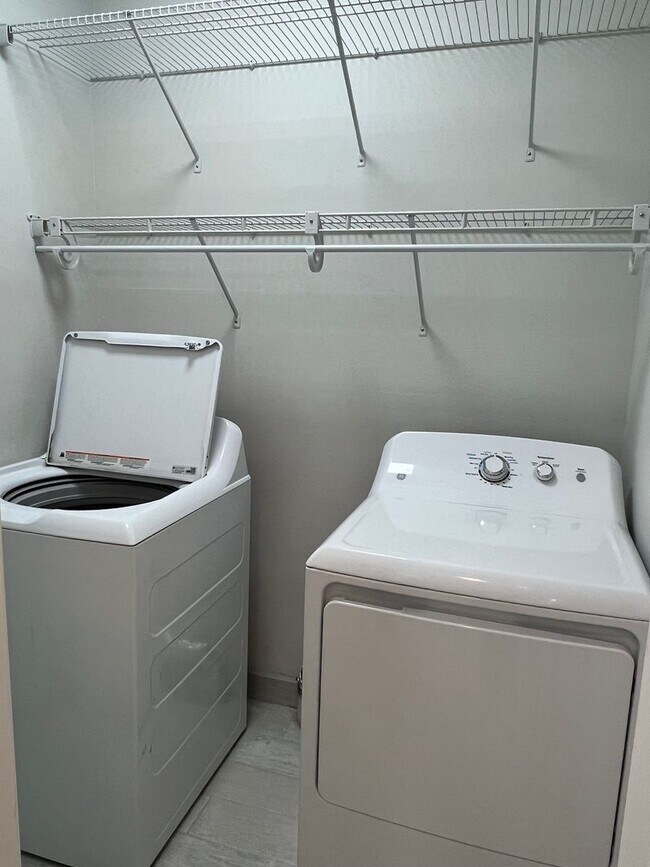 Building Photo - Lovely Condo with Updated Bathrooms and Private View - Summer House