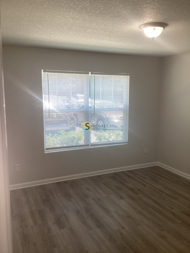 Building Photo - Spacious 2 bed - 2 bath in  PRIME Location