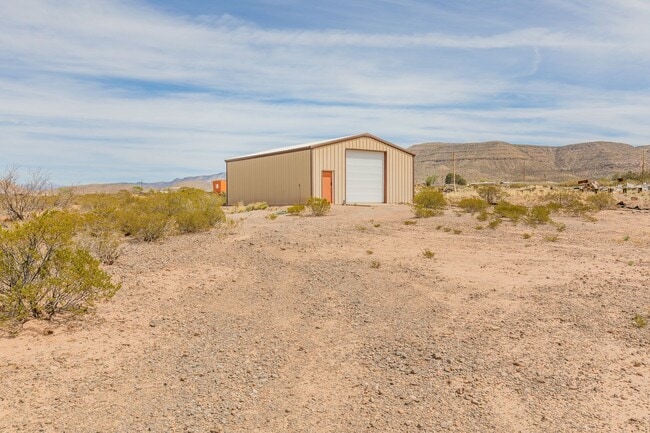 Building Photo - Home with Amazing Vews!