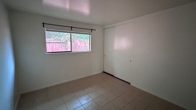 Building Photo - 2109 Sharon Way