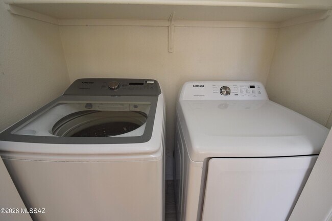 Building Photo - 5855 N Kolb Rd