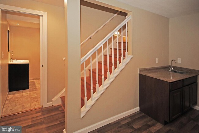 Building Photo - 1810 Golf View Ct