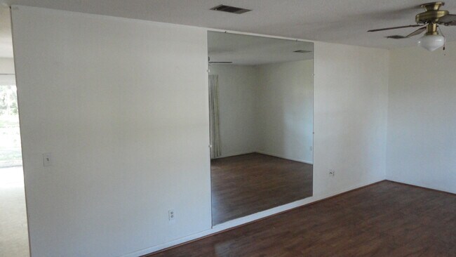 Building Photo - 4620 SW 20th Terrace