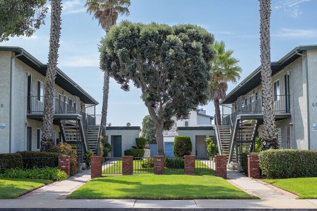 Building Photo - 2 Bedroom + 1 Bathroom Apartment | Oxnard Shores | Unfurnished