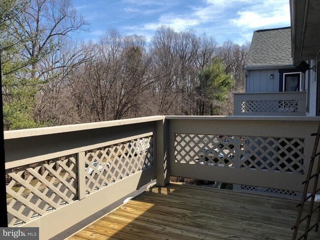 Building Photo - 916 Windbrooke Dr