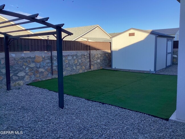 Building Photo - 1087 Brass Hl Ave