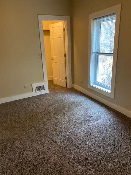 Building Photo - 16 S 19th Ave E