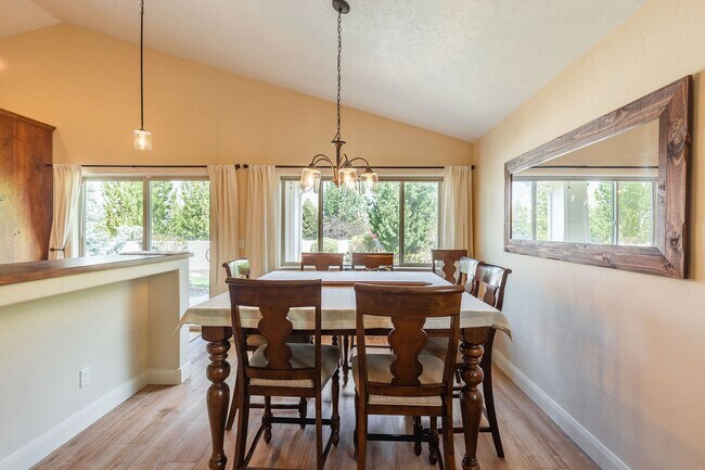 Building Photo - Beautiful Home in the Heart of Eagle