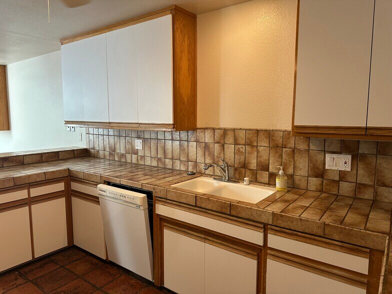 Building Photo - 909 Alvarado Ave
