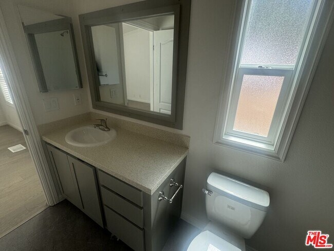 Building Photo - 1336 La Crescenta Dr
